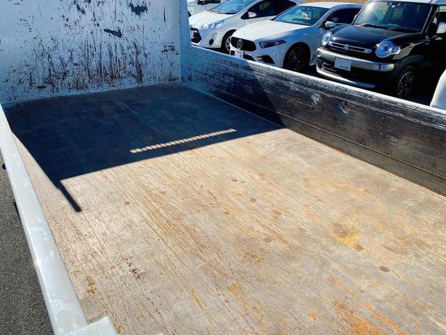 エルフトラック 　ダンプ　低床　ＭＴ　後輪ダブル　キーレスエントリー　電動格納ミラー　ＡＢＳ　エアコン　パワーステアリング　パワーウィンドウ　運転席エアバッグ　助手席エアバッグ　ＣＤ　ＵＳＢ（27枚目）