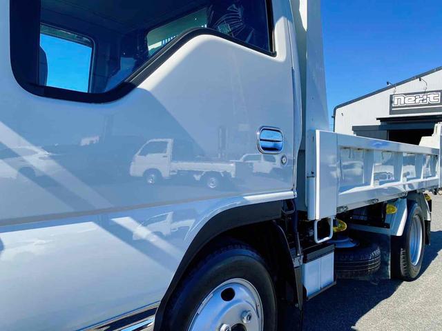 エルフトラック 　ダンプ　低床　ＭＴ　後輪ダブル　キーレスエントリー　電動格納ミラー　ＡＢＳ　エアコン　パワーステアリング　パワーウィンドウ　運転席エアバッグ　助手席エアバッグ　ＣＤ　ＵＳＢ（30枚目）