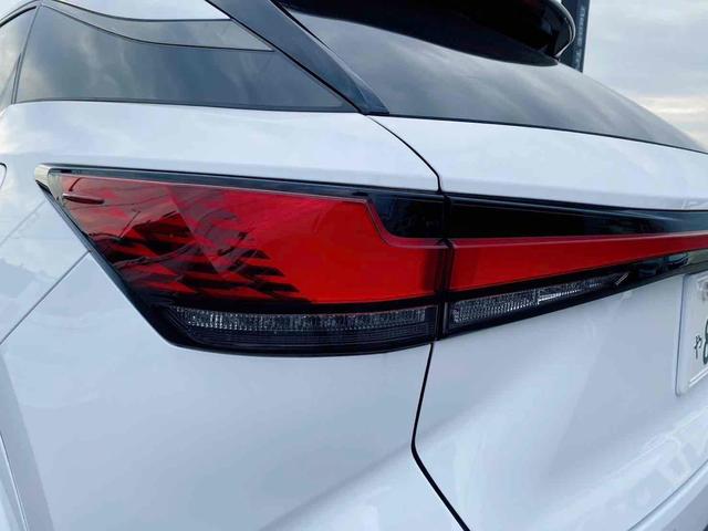 ＲＸ ＲＸ５００ｈ　Ｆスポーツパフォーマンス　４ＷＤ　ワンオーナー　全周囲カメラ　クリアランスソナー　オートクルーズコントロール　レーンアシスト　パワーシート　衝突被害軽減システム　エアロ　サンルーフ　ナビ　ＴＶ　オートマチックハイビーム（22枚目）