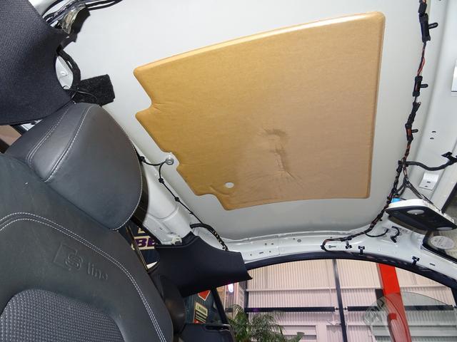 ＴＴクーペ ２．０ＴＦＳＩ　２．０ＴＦＳＩ（４名）　Ｓ－ＬＩＮＥ　天張り張り替え済み　タイヤ新品　ナビ　ＥＴＣ　バックモニター　ブルートゥース　パワーシート　パドルシフト　スペアキー　バイパーセキュリティー（9枚目）