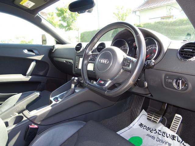 ＴＴクーペ ２．０ＴＦＳＩ　２．０ＴＦＳＩ（４名）　Ｓ－ＬＩＮＥ　天張り張り替え済み　タイヤ新品　ナビ　ＥＴＣ　バックモニター　ブルートゥース　パワーシート　パドルシフト　スペアキー　バイパーセキュリティー（11枚目）