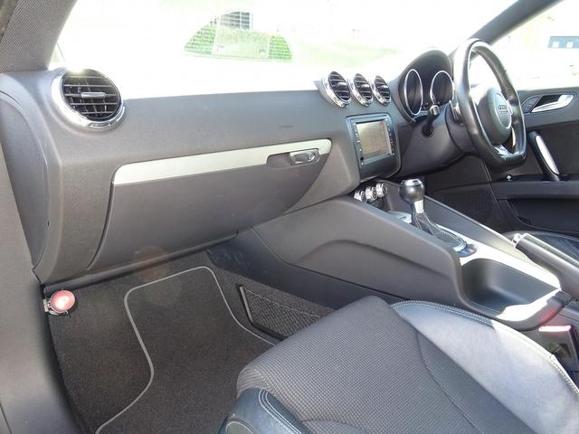 ＴＴクーペ ２．０ＴＦＳＩ　２．０ＴＦＳＩ（４名）　Ｓ－ＬＩＮＥ　天張り張り替え済み　タイヤ新品　ナビ　ＥＴＣ　バックモニター　ブルートゥース　パワーシート　パドルシフト　スペアキー　バイパーセキュリティー（14枚目）