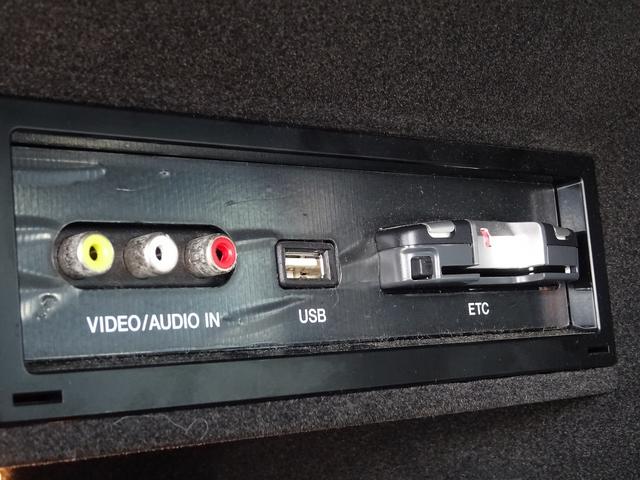 ＴＴクーペ ２．０ＴＦＳＩ　２．０ＴＦＳＩ（４名）　Ｓ－ＬＩＮＥ　天張り張り替え済み　タイヤ新品　ナビ　ＥＴＣ　バックモニター　ブルートゥース　パワーシート　パドルシフト　スペアキー　バイパーセキュリティー（20枚目）