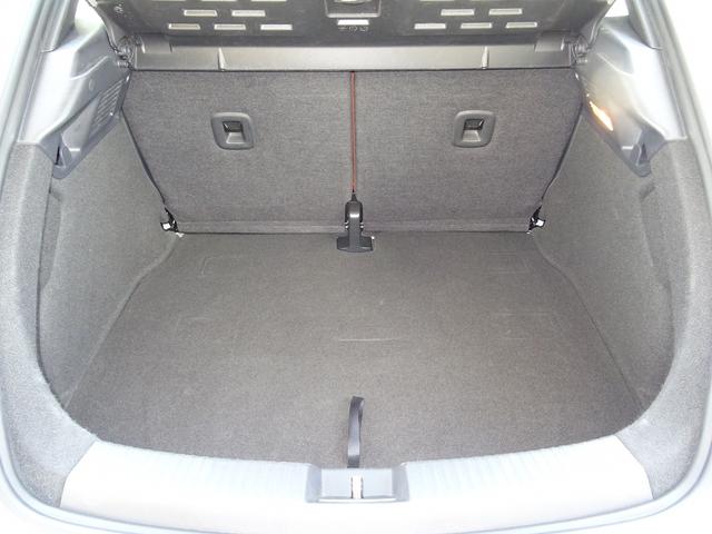 ザ・ビートル スペシャル・バグ　限定車　純正ヘリテージホイール　スマートキー　プッシュスタート　ナビ　ＥＴＣ　バックモニター　クルーズコントロール　禁煙車　クリアランスソナー　ディスチャージヘッドライト　ハーフレザー　シートヒーター（18枚目）