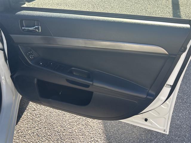 この度は当店のお車をご覧になっていただき、誠にありがとうございます。じっくり現車確認して頂けるよう、ご準備を致します!