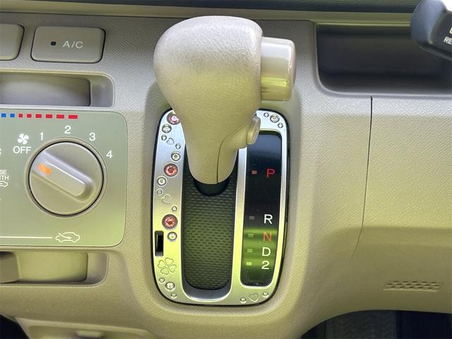 シフトレバー。ぜひ一度お客様の目で確認してください。