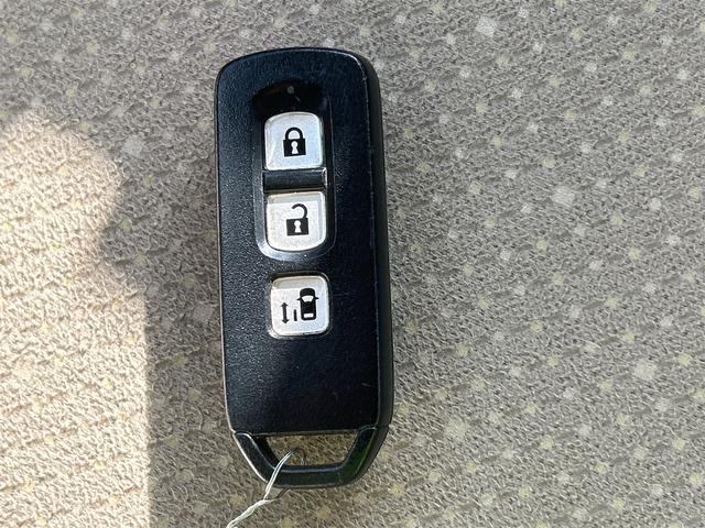 N-BOX G・Lパッケージ ワンオーナー 両側スライド・片側電動 スマートキー アイドリングストップ 電動格納ミラー ベンチシート CVT 盗難防止システム ABS ESC CD ミュージックプレイヤー接続可 チップアップシート(12枚目)