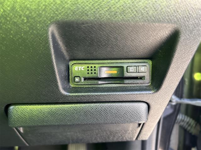 ステップワゴンスパーダ Ｚ　ＨＤＤナビエディション　ＥＴＣ　バックカメラ　ナビ　ＴＶ　両側電動スライドドア　ＨＩＤ　スマートキー　アイドリングストップ　電動格納ミラー　後席モニター　３列シート　ＣＶＴ　アルミホイール　ＵＳＢ　Ｂｌｕｅｔｏｏｔｈ（9枚目）