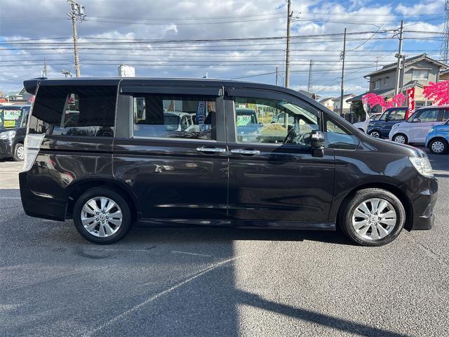 ステップワゴンスパーダ Ｚ　ＨＤＤナビエディション　ＥＴＣ　バックカメラ　ナビ　ＴＶ　両側電動スライドドア　ＨＩＤ　スマートキー　アイドリングストップ　電動格納ミラー　後席モニター　３列シート　ＣＶＴ　アルミホイール　ＵＳＢ　Ｂｌｕｅｔｏｏｔｈ（14枚目）