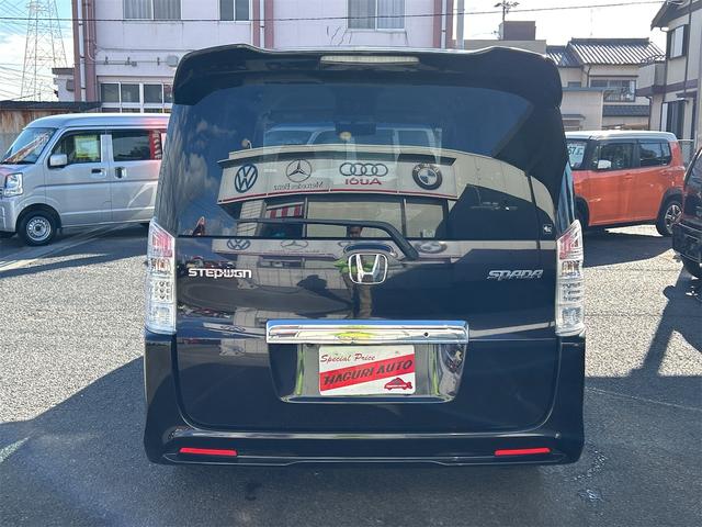 ステップワゴンスパーダ Ｚ　ＨＤＤナビエディション　ＥＴＣ　バックカメラ　ナビ　ＴＶ　両側電動スライドドア　ＨＩＤ　スマートキー　アイドリングストップ　電動格納ミラー　後席モニター　３列シート　ＣＶＴ　アルミホイール　ＵＳＢ　Ｂｌｕｅｔｏｏｔｈ（16枚目）