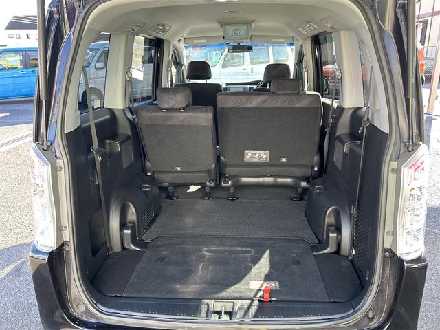 ステップワゴンスパーダ Ｚ　ＨＤＤナビエディション　ＥＴＣ　バックカメラ　ナビ　ＴＶ　両側電動スライドドア　ＨＩＤ　スマートキー　アイドリングストップ　電動格納ミラー　後席モニター　３列シート　ＣＶＴ　アルミホイール　ＵＳＢ　Ｂｌｕｅｔｏｏｔｈ（22枚目）