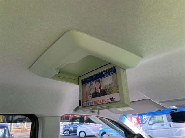 ステップワゴンスパーダ Ｚ　ＨＤＤナビエディション　ＥＴＣ　バックカメラ　ナビ　ＴＶ　両側電動スライドドア　ＨＩＤ　スマートキー　アイドリングストップ　電動格納ミラー　後席モニター　３列シート　ＣＶＴ　アルミホイール　ＵＳＢ　Ｂｌｕｅｔｏｏｔｈ（32枚目）