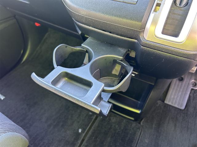 ステップワゴンスパーダ Ｚ　ＨＤＤナビエディション　ＥＴＣ　バックカメラ　ナビ　ＴＶ　両側電動スライドドア　ＨＩＤ　スマートキー　アイドリングストップ　電動格納ミラー　後席モニター　３列シート　ＣＶＴ　アルミホイール　ＵＳＢ　Ｂｌｕｅｔｏｏｔｈ（42枚目）