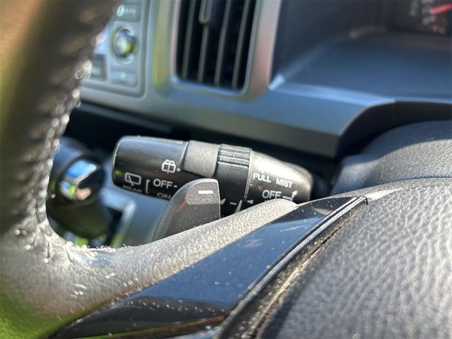 ステップワゴンスパーダ Ｚ　ＨＤＤナビエディション　ＥＴＣ　バックカメラ　ナビ　ＴＶ　両側電動スライドドア　ＨＩＤ　スマートキー　アイドリングストップ　電動格納ミラー　後席モニター　３列シート　ＣＶＴ　アルミホイール　ＵＳＢ　Ｂｌｕｅｔｏｏｔｈ（45枚目）