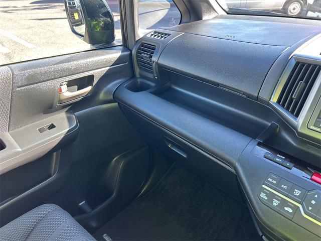 ステップワゴンスパーダ Ｚ　ＨＤＤナビエディション　ＥＴＣ　バックカメラ　ナビ　ＴＶ　両側電動スライドドア　ＨＩＤ　スマートキー　アイドリングストップ　電動格納ミラー　後席モニター　３列シート　ＣＶＴ　アルミホイール　ＵＳＢ　Ｂｌｕｅｔｏｏｔｈ（46枚目）