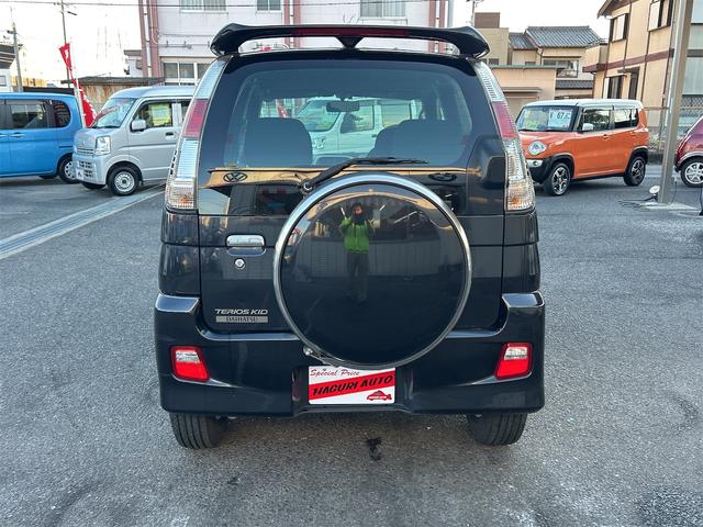 テリオスキッド カスタム　メモリアルエディション　ＥＴＣ　キーレスエントリー　電動格納ミラー　ＡＴ　ＣＤ　アルミホイール　衝突安全ボディ　エアコン　パワーステアリング　パワーウィンドウ（17枚目）