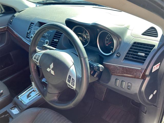 ギャランフォルティス スーパーエクシード　オートクルーズコントロール　アルミホイール　オートライト　ＣＶＴ　スマートキー　電動格納ミラー　盗難防止システム　ハーフレザーシート　ＣＤ　衝突安全ボディ　ＡＢＳ　エアコン　パワーステアリング（32枚目）