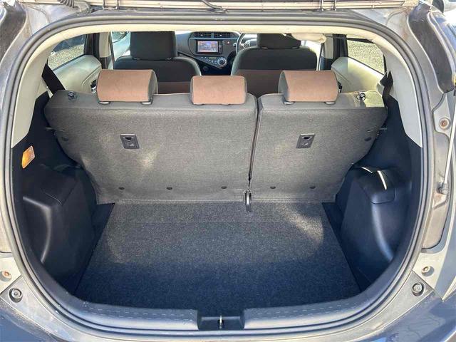 アクア Ｇ　ＥＴＣ　バックカメラ　ナビ　ＴＶ　オートライト　スマートキー　アイドリングストップ　電動格納ミラー　ＣＶＴ　衝突安全ボディ　ＡＢＳ　ＥＳＣ　ＣＤ　ＤＶＤ再生　Ｂｌｕｅｔｏｏｔｈ　エアコン（24枚目）