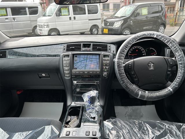 クラウン アスリート　プレミアムエディション　ＥＴＣ　クリアランスソナー　オートクルーズコントロール　バックカメラ　ナビ　ローダウン　アルミホイール　オートライト　ＨＩＤ　ＡＴ　スマートキー　電動格納ミラー　盗難防止システム　パワーシート　ＣＤ（3枚目）