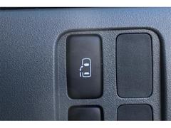 ★スマートキー★車のロック・アンロック、エンジンの始動・停止をキーをポケットやカバンに入れたままできます！重い荷物を抱えながらキーを探さなくてもドアについているスイッチを押すだけなのでとても便利です 6