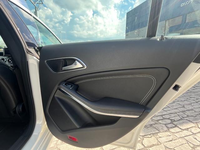 CLAクラス CLA180 ハーフレザーシート/バックモニター/18インチ/ETC/レーダーセーフティPKG/LEDヘッドライト/ETC/オートライト/Bluetooth/パドルシフト/キーレス/(12枚目)