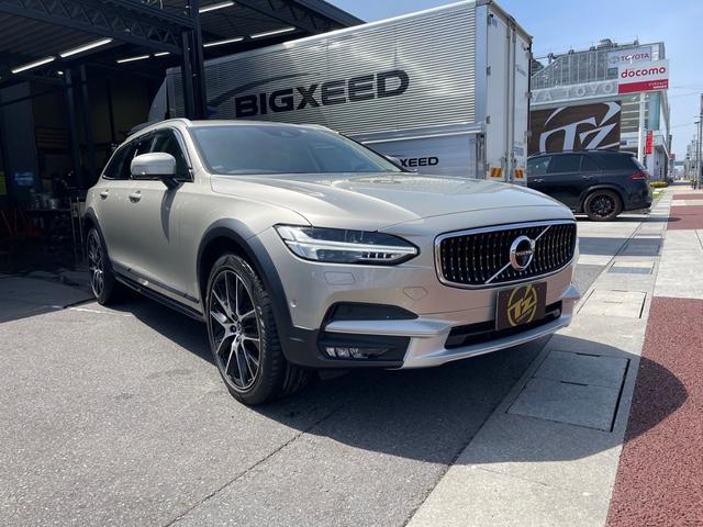 Ｖ９０ 　クロスカントリー　Ｔ６　ＡＷＤ　サマム　４ＷＤ　ＥＴＣ　全周囲カメラ　ナビ　ＴＶ　クリアランスソナー　オートクルーズコントロール　アルミホイール　後席モニター　パワーシート　革シート（15枚目）