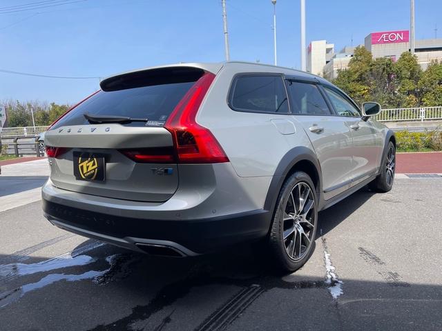 Ｖ９０ 　クロスカントリー　Ｔ６　ＡＷＤ　サマム　４ＷＤ　ＥＴＣ　全周囲カメラ　ナビ　ＴＶ　クリアランスソナー　オートクルーズコントロール　アルミホイール　後席モニター　パワーシート　革シート（17枚目）