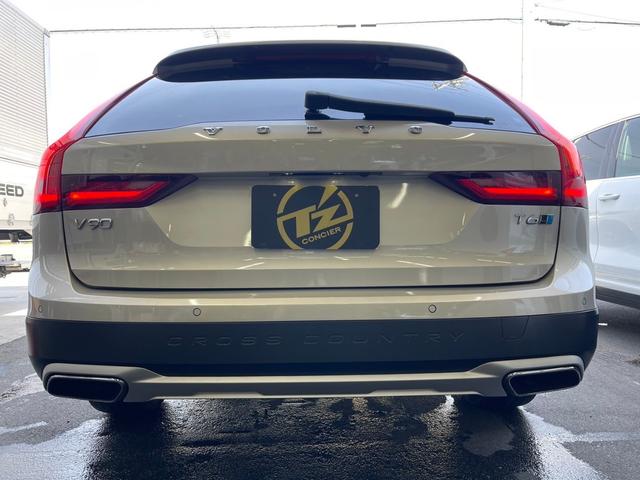 Ｖ９０ 　クロスカントリー　Ｔ６　ＡＷＤ　サマム　４ＷＤ　ＥＴＣ　全周囲カメラ　ナビ　ＴＶ　クリアランスソナー　オートクルーズコントロール　アルミホイール　後席モニター　パワーシート　革シート（30枚目）