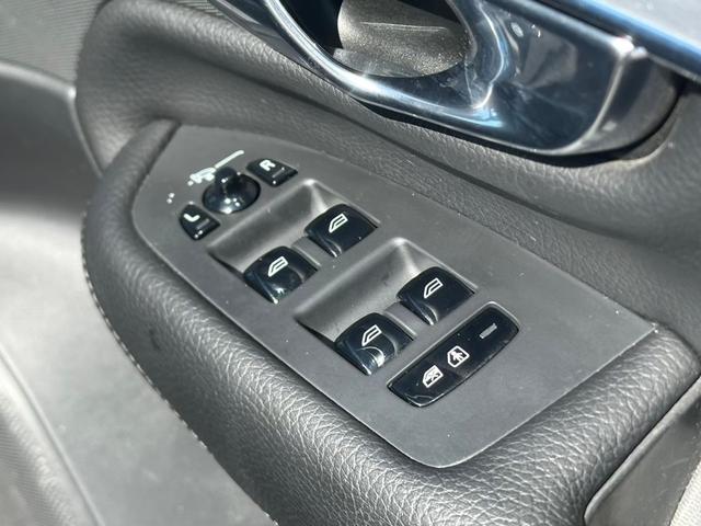 ＸＣ９０ Ｔ５　ＡＷＤ　モーメンタム　４ＷＤ　ＥＴＣ　全周囲カメラ　クリアランスソナー　オートクルーズコントロール　レーンアシスト　パワーシート　パークアシスト　衝突被害軽減システム　ナビ　ＴＶ　オートマチックハイビーム　オートライト（51枚目）