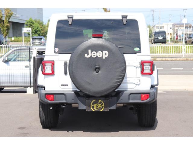 ジープ・ラングラーアンリミテッド サハラ　４ＷＤ　ワンオーナー　革シート　シートヒーター　バックカメラ　クリアランスソナー　オートクルーズコントロール　衝突被害軽減システム　ナビ　ＴＶ　オートライト　ＬＥＤヘッドランプ　アルミホイール（9枚目）