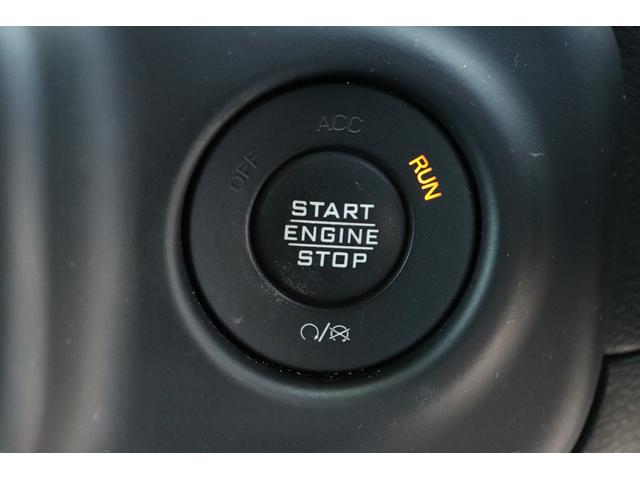ジープ・ラングラーアンリミテッド サハラ　４ＷＤ　ワンオーナー　革シート　シートヒーター　バックカメラ　クリアランスソナー　オートクルーズコントロール　衝突被害軽減システム　ナビ　ＴＶ　オートライト　ＬＥＤヘッドランプ　アルミホイール（42枚目）