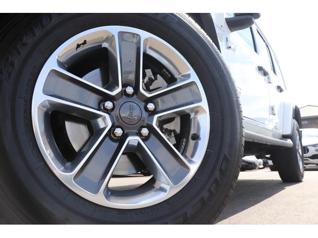ジープ・ラングラーアンリミテッド サハラ　４ＷＤ　ワンオーナー　革シート　シートヒーター　バックカメラ　クリアランスソナー　オートクルーズコントロール　衝突被害軽減システム　ナビ　ＴＶ　オートライト　ＬＥＤヘッドランプ　アルミホイール（64枚目）
