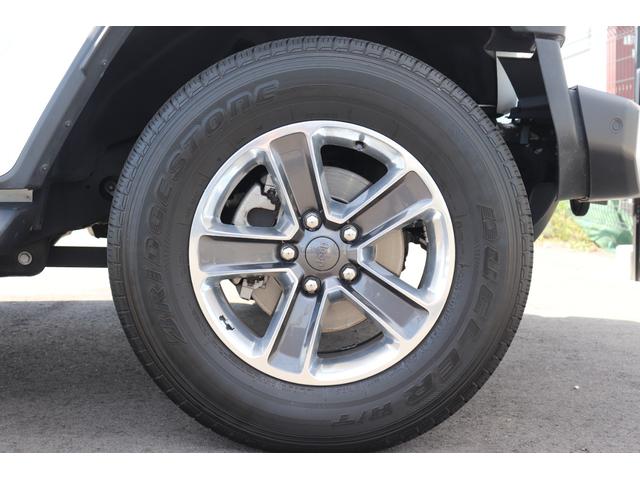 ジープ・ラングラーアンリミテッド サハラ　４ＷＤ　ワンオーナー　革シート　シートヒーター　バックカメラ　クリアランスソナー　オートクルーズコントロール　衝突被害軽減システム　ナビ　ＴＶ　オートライト　ＬＥＤヘッドランプ　アルミホイール（65枚目）