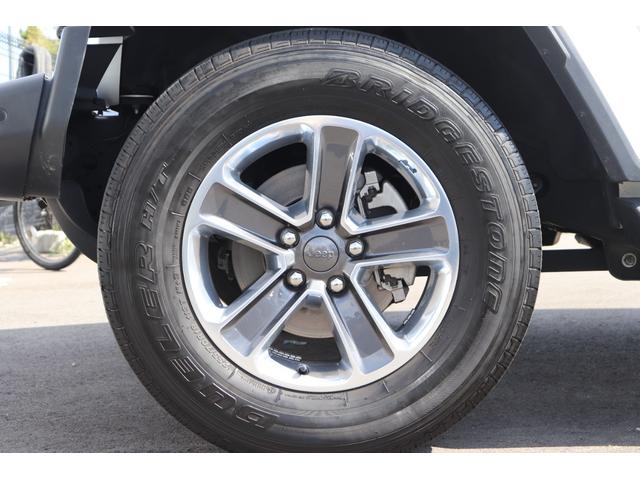 ジープ・ラングラーアンリミテッド サハラ　４ＷＤ　ワンオーナー　革シート　シートヒーター　バックカメラ　クリアランスソナー　オートクルーズコントロール　衝突被害軽減システム　ナビ　ＴＶ　オートライト　ＬＥＤヘッドランプ　アルミホイール（68枚目）