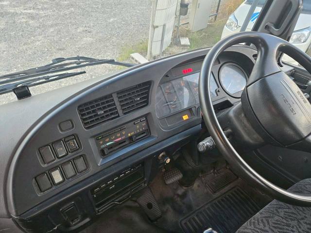 フォワード ベースグレード　トラック　ＭＴ　ＥＴＣ　バックカメラ　エアコン　運転席エアバッグ（3枚目）