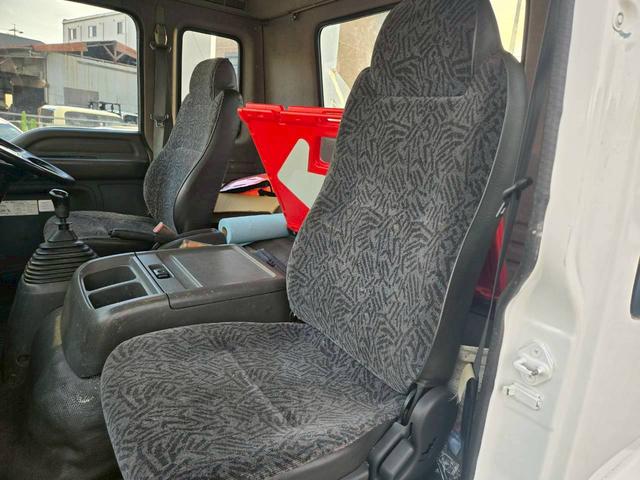 フォワード ベースグレード　トラック　ＭＴ　ＥＴＣ　バックカメラ　エアコン　運転席エアバッグ（37枚目）