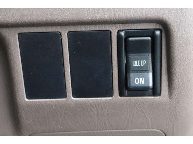 ハイラックスサーフ ＳＳＲ－Ｘ　ワイド　４ＷＤ　ＥＴＣ　バックカメラ　サンルーフ　ＡＴ　ＣＤ　ＡＢＳ　エアコン　パワーステアリング　パワーウィンドウ　革調シートカバー　バグガード（31枚目）