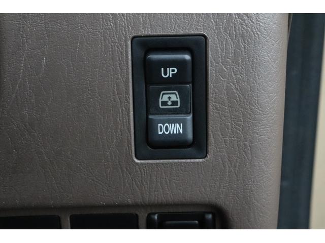 ハイラックスサーフ ＳＳＲ－Ｘ　ワイド　４ＷＤ　ＥＴＣ　バックカメラ　サンルーフ　ＡＴ　ＣＤ　ＡＢＳ　エアコン　パワーステアリング　パワーウィンドウ　革調シートカバー　バグガード（32枚目）