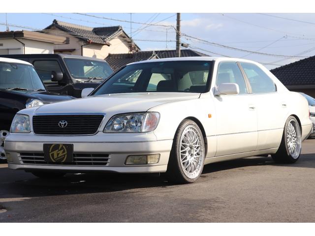 セルシオ A仕様 AMEシュタイナー19インチホイール エスペリアサスペンション ETC オートクルーズコントロール アルミホイール オートライト HID AT キーレスエントリー 電動格納ミラー パワーシート(4枚目)