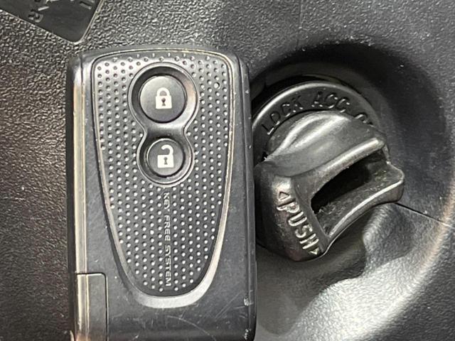 X クツロギ SDナビ 地デジ バックモニター ETC 電動格納ミラー ブラック/チョコインパネ 禁煙車 助手席シートアンダートレイ プライバシーガラス キーフリーシステム(6枚目)