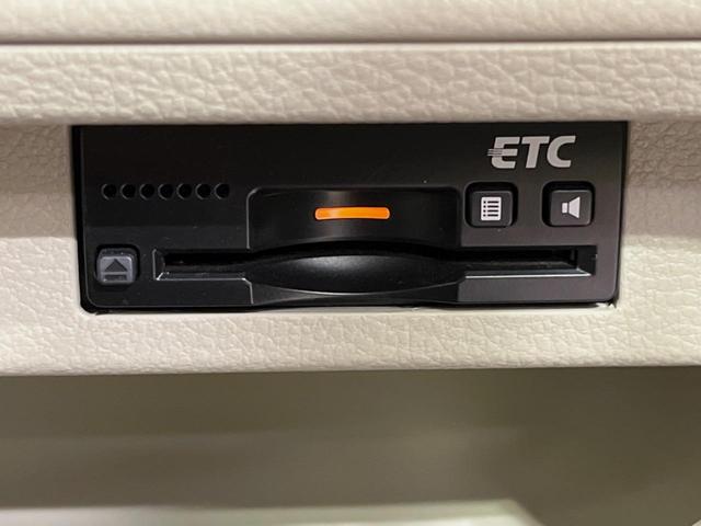 S レーダーブレーキ 純正ナビ 全方位モニター ビルトインETC シートヒーター HIDヘッドライト スマートキー ステアリングスイッチ 電動格納ミラー アイドリングストップ 禁煙車(6枚目)