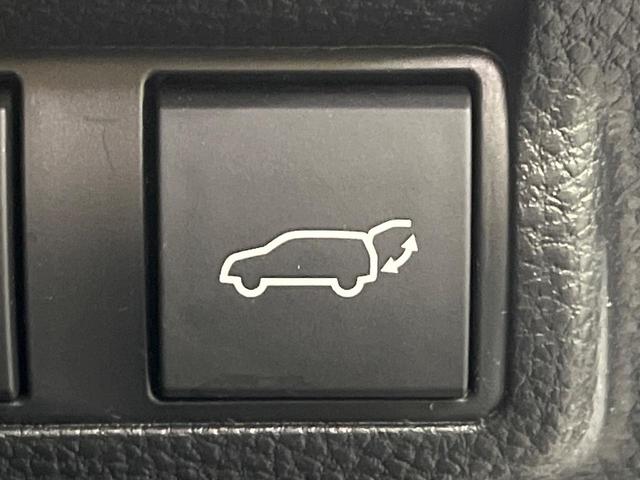 カローラクロス ハイブリッド　Ｚ　純正１０．５型ナビ機能付きＤＡ　全周囲カメラ　禁煙車　衝突軽減装置　シートヒーター　クリアランスソナー　ＬＥＤヘッドライト　ＬＥＤフロントフォグ　パワーバックドア　フルセグ　パワーシート（7枚目）
