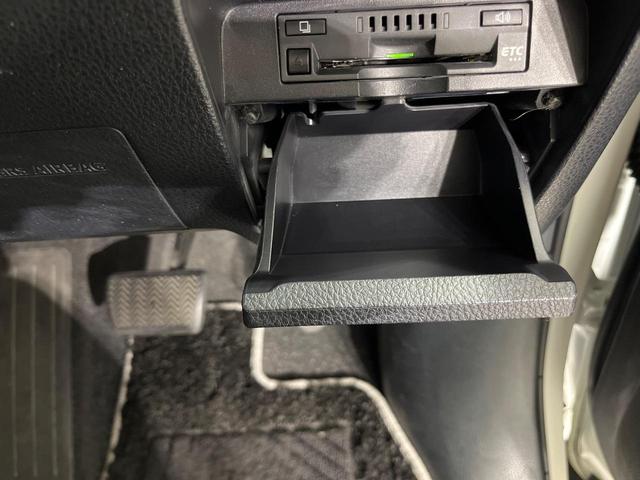 ヴォクシー ZS 煌III 禁煙車 純正9型ナビ フリップダウンモニター バックモニター 寒冷地仕様 セーフティセンス クルーズコントロール 両側電動スライドドア ダブルエアコン LEDヘッドライト 純正16AW スマートキー(63枚目)