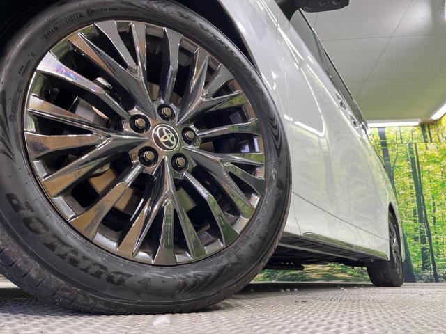 ヴェルファイアハイブリッド Ｚ　プレミア　禁煙車　純正１４型ナビ機能付ディスプレイオーディオ　全周囲カメラ　ガラスルーフ　１３．２型有機ＥＬ後席モニター　リアオートエアコン　両側電動スライドドア　電動リアゲート　セーフティセンス　純正１９ＡＷ（13枚目）