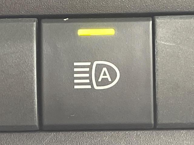 アクア X 禁煙車 純正ナビ機能付きDA バックカメラ ビルトインETC レーダークルーズ スマートキー LEDヘッドライト オートハイビーム オートライト 車線逸脱警報(44枚目)