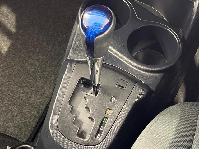 アクア S 禁煙車 SDナビ ETC プリクラッシュセーフティ オートエアコン キーレス 横滑り防止装置 盗難防止システム 電動格納ミラー(32枚目)