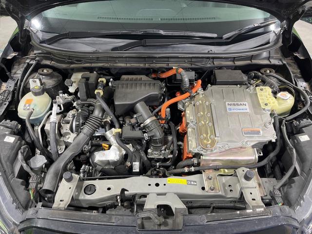 キックス Ｘ　純正９型ナビ　全周囲カメラ　プロパイロット　禁煙車　衝突軽減装置　デジタルインナーミラー　ＬＥＤヘッドライト　ＬＥＤフロントフォグ　クリアランスソナー　Ｂｌｕｅｔｏｏｔｈ再生　スマートキー（18枚目）