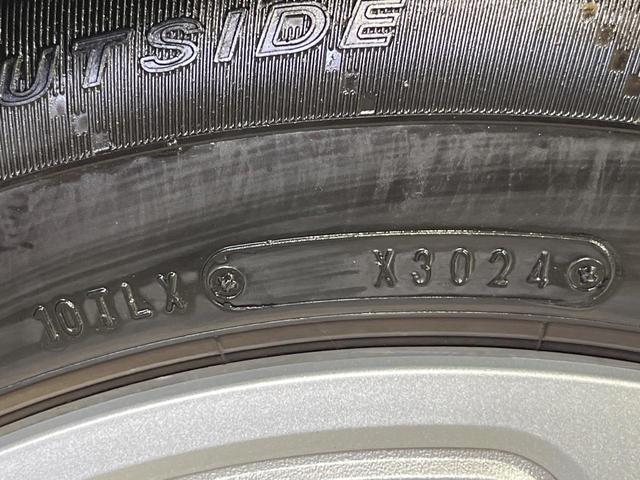 アクア X 純正ナビ機能付きDA 禁煙車 衝突軽減装置 バックカメラ LEDヘッドライト Bluetooth再生 スマートキー プライバシーガラス 電動格納ミラー 盗難防止装置(28枚目)