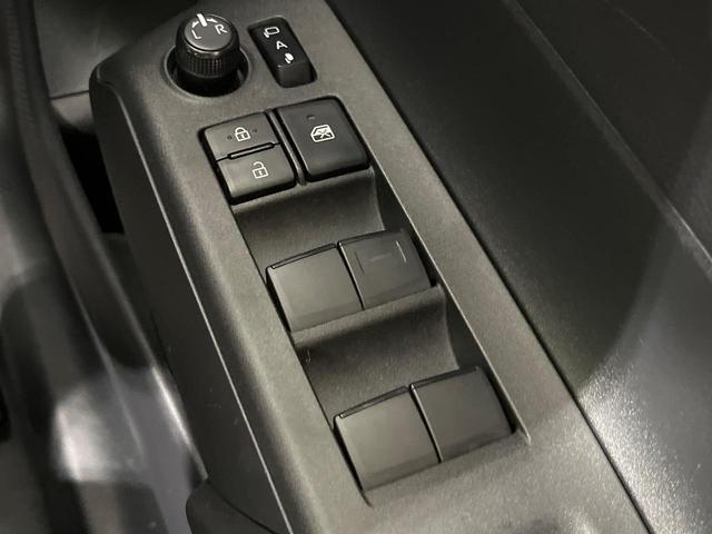 アクア X 純正ナビ機能付きDA 禁煙車 衝突軽減装置 バックカメラ LEDヘッドライト Bluetooth再生 スマートキー プライバシーガラス 電動格納ミラー 盗難防止装置(33枚目)