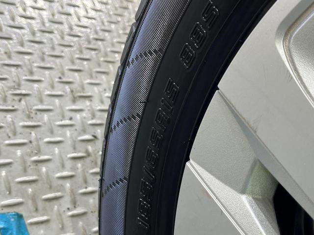 アクア X 純正ナビ機能付きDA 禁煙車 衝突軽減装置 バックカメラ LEDヘッドライト Bluetooth再生 スマートキー プライバシーガラス 電動格納ミラー 盗難防止装置(49枚目)